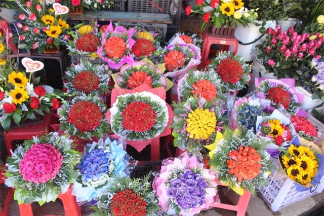 Cận lễ giá các loại hoa tươi Đà Lạt tăng cao