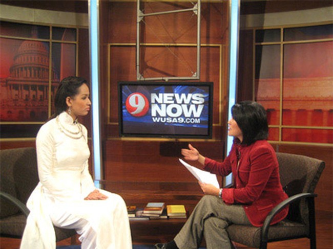 Clip khả năng tiếng Anh của Hoa hậu Mai Phương Thúy: Trả lời phỏng vấn cực trôi chảy trên đài CBS (Mỹ)! - Ảnh 2.