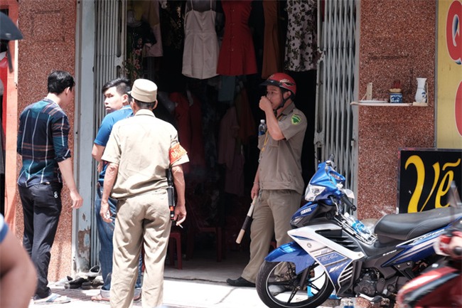 Đi học về, con nhỏ thất thần nghe tin cha mẹ bỏng nặng nghi do tự đốt nhà sau cãi nhau - Ảnh 2.