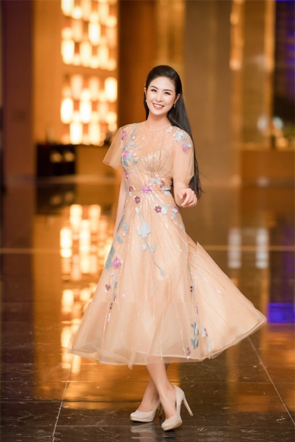 Diện đầm quý phái, Phạm Hương - Đỗ Mỹ Linh chiếm lĩnh ngôi vị sao mặc đẹp thảm đỏ tuần này-7