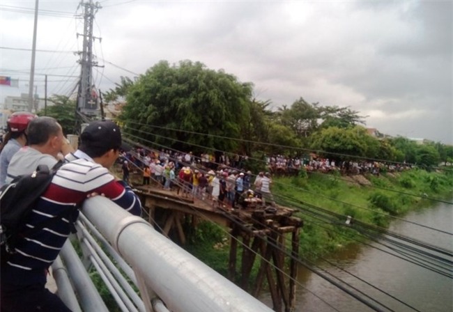 thanh nien say chan roi song khi dung xem tim kiem thi the nhay cau hinh anh 1