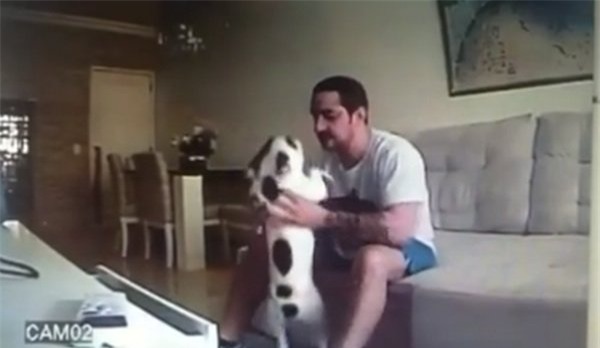 Xem camera an ninh thấy một cảnh tượng kinh hãi, cô gái quyết định hủy hôn ngay lập tức - Ảnh 2.