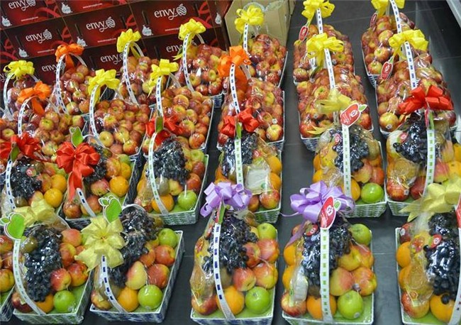 quà tặng 20/10,ngày phụ nữ Việt Nam,quà tặng ngày phụ nữ việt nam,hoa tươi,giỏ quà,iphone,đồng hồ