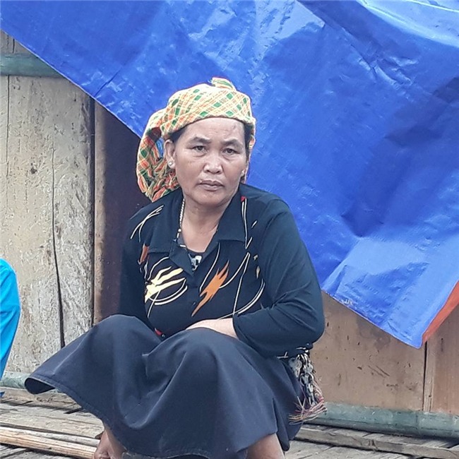 co ro trong gia lanh noi ron lu: lay dau ra tien mua ao am cho con? - 3