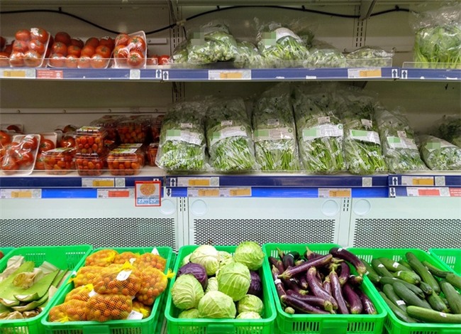 Hà Nội: Bà nội chợ méo mặt vì rau xanh khan hiếm, giá tăng gấp đôi sau ngập lụt - Ảnh 5.