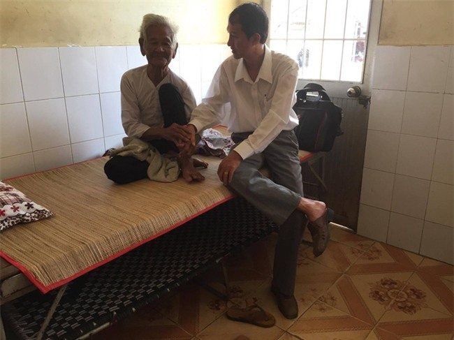 Người mẹ già xin từng bữa ăn nuôi 4 người con tâm thần ngã quỵ khi người con gái út té sông mà chết - Ảnh 4.