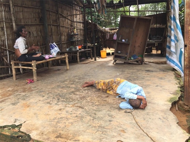 Người mẹ già xin từng bữa ăn nuôi 4 người con tâm thần ngã quỵ khi người con gái út té sông mà chết - Ảnh 5.