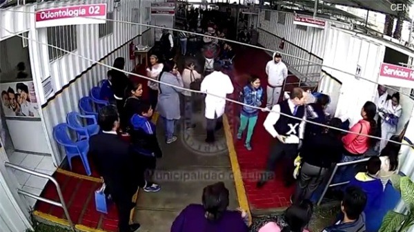 Clip tố cáo bà mẹ trẻ nhẫn tâm vứt con vừa sinh vào thùng rác-2