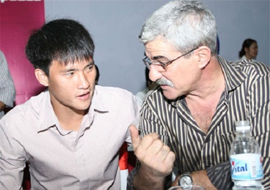 hlv calisto tro lai viet nam lam viec theo loi moi tu... cong vinh? hinh anh 1