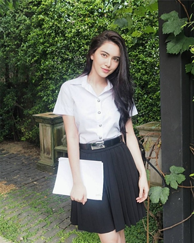 bi mat dang sau 2 bo dong phuc nu sinh goi cam nhat the gioi - 2