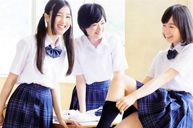 bi mat dang sau 2 bo dong phuc nu sinh goi cam nhat the gioi - 7