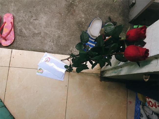 Chị em tới tấp khoe quà 20/10: hết vàng bạc hột xoàn, hoa lá, cua biển... đến xe ga, điện thoại hịn - Ảnh 10.