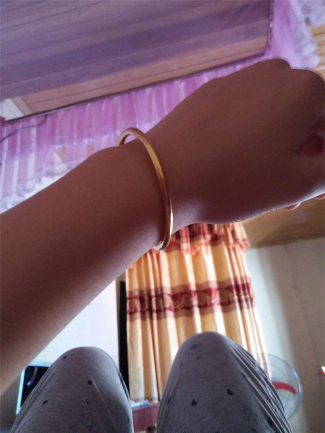 Chị em tới tấp khoe quà 20/10: hết vàng bạc hột xoàn, hoa lá, cua biển... đến xe ga, điện thoại hịn - Ảnh 21.