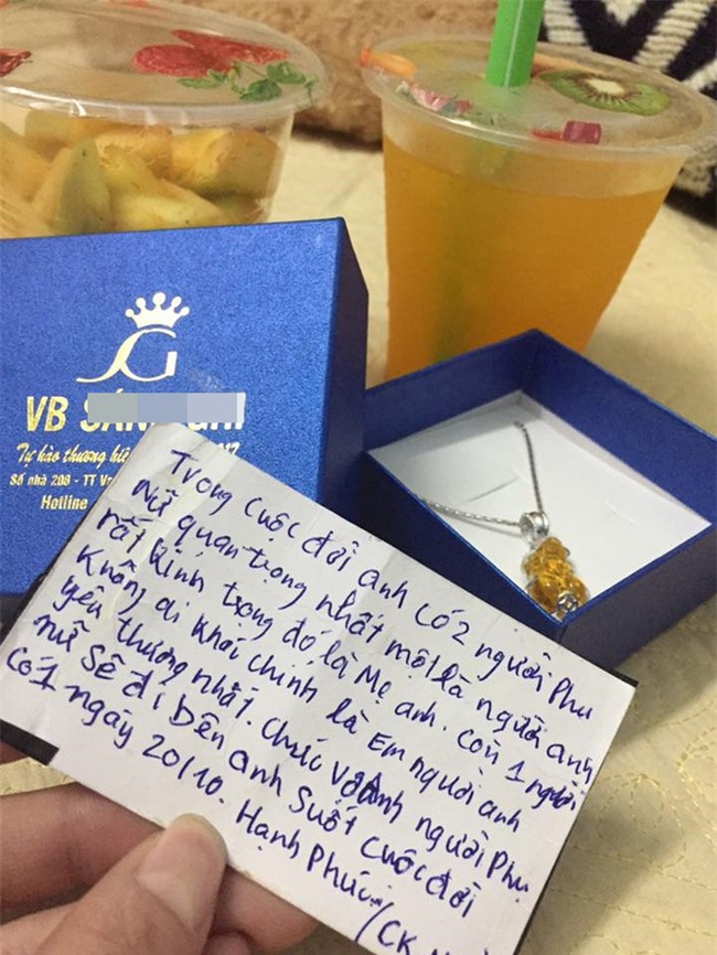 Chị em tới tấp khoe quà 20/10: hết vàng bạc hột xoàn, hoa lá, cua biển... đến xe ga, điện thoại hịn - Ảnh 26.