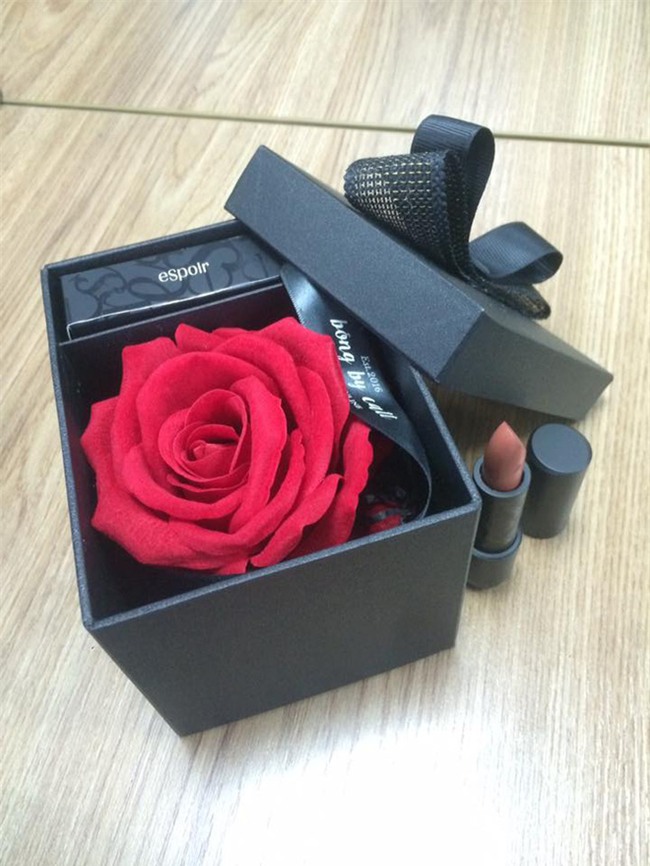 Chị em tới tấp khoe quà 20/10: hết vàng bạc hột xoàn, hoa lá, cua biển... đến xe ga, điện thoại hịn - Ảnh 7.