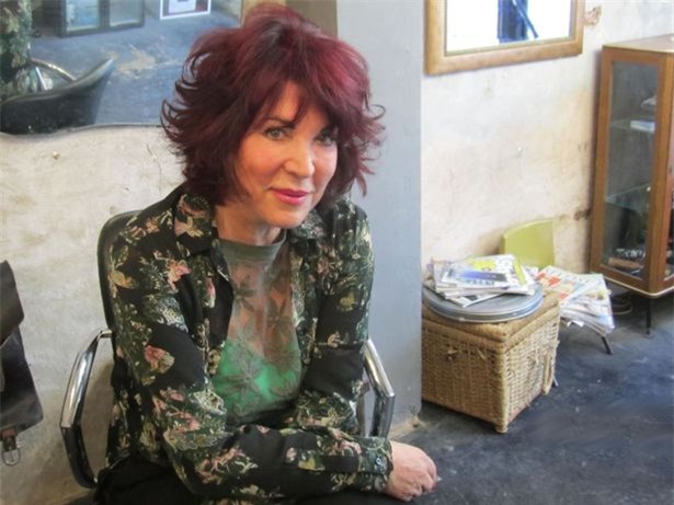 Cụ bà 70 tuổi sở hữu làn da căng đẹp đến khó tin nhờ... nước tiểu - Ảnh 3.