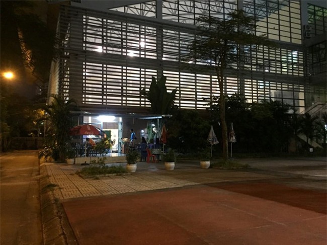 Truong chuyen Amsterdam bi to ban thuoc la, hieu truong noi gi? hinh anh 2