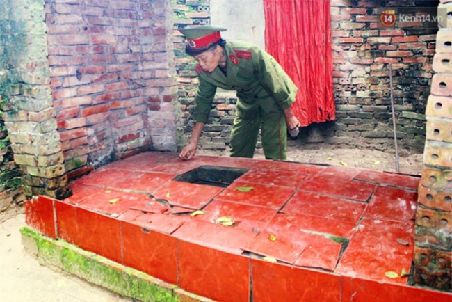 Chuyện bà cựu trung tá công an sống một mình trong bãi tha ma suốt 14 năm để chăm mộ bố mẹ - Ảnh 2.