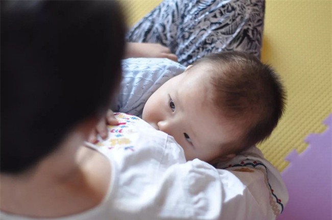 Hội mẹ bỉm nổi điên với anh chồng nuôi con cũng bắt vợ chia đôi, tuyên bố đi làm rồi thì không cần lau nhà - Ảnh 4.