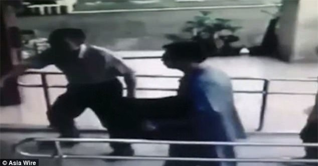 Bố sát hại con gái sơ sinh, giấu xác dưới gầm giường bất ngờ ra đầu thú sau 12 năm day dứt - Ảnh 2.