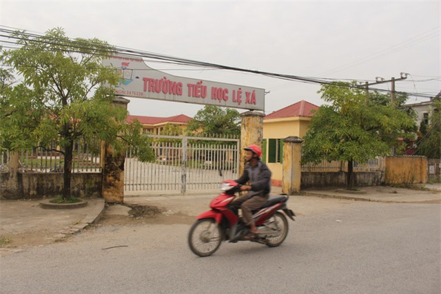 tham khoan tien "khung" tu hoc sinh, hieu truong truong tieu hoc sa vao lao ly - 1