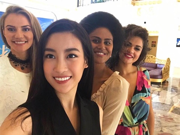 Hoa hậu Đỗ Mỹ Linh đẹp rạng rỡ bên các thí sinh Miss World 2017-6