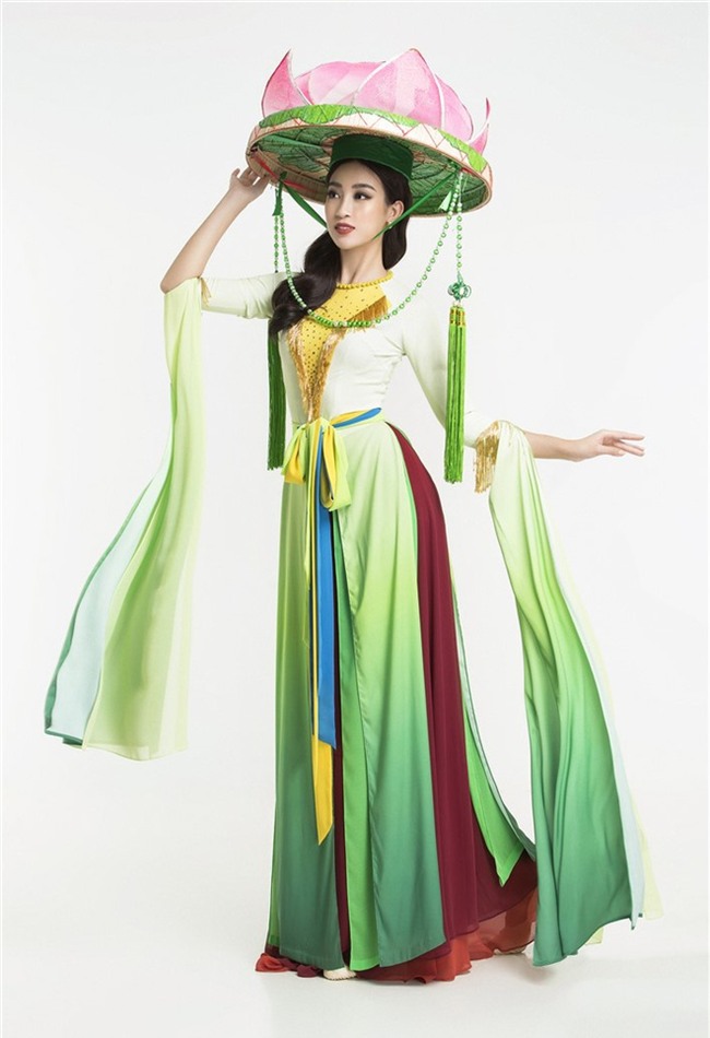 Vì đâu mà Đỗ Mỹ Linh khi diện áo tứ thân, đầu đội nón quai thao lại trông già hẳn vài tuổi thế này - Ảnh 2.