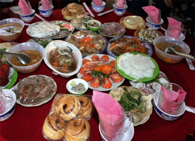 Đi ăn cỗ, bạn có đem đồ thừa mang về không? - câu hỏi khiến dân mạng tranh cãi nảy lửa - Ảnh 3.