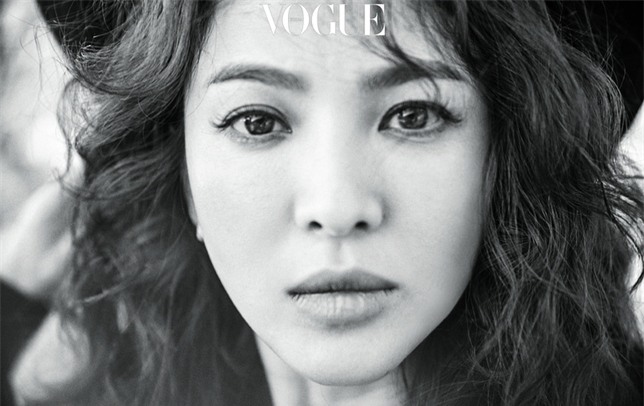 Clip hot: Cô dâu tháng 10 Song Hye Kyo đội khăn voan cực đẹp, đeo nhẫn kim cương ngón áp út chụp hình tại Mỹ - Ảnh 19.