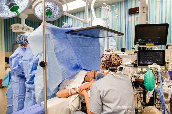 anh cham den trai tim trieu nguoi: me bi cat mot ben nguc, cao troc dau van cho con bu - 10