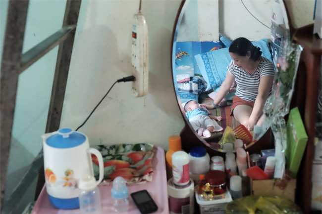 Nhặt được em bé sơ sinh trước cổng chùa, người phụ nữ giúp việc mang về nuôi nấng yêu thương - Ảnh 9.