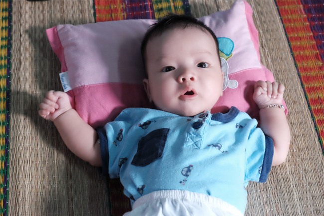 Nhặt được em bé sơ sinh trước cổng chùa, người phụ nữ giúp việc mang về nuôi nấng yêu thương - Ảnh 11.