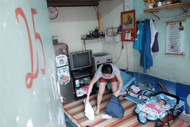 Nhặt được em bé sơ sinh trước cổng chùa, người phụ nữ giúp việc mang về nuôi nấng yêu thương - Ảnh 2.