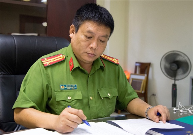 'Duyen' bat toi pham truy na cua nguoi duoc vinh danh cong dan uu tu hinh anh 1