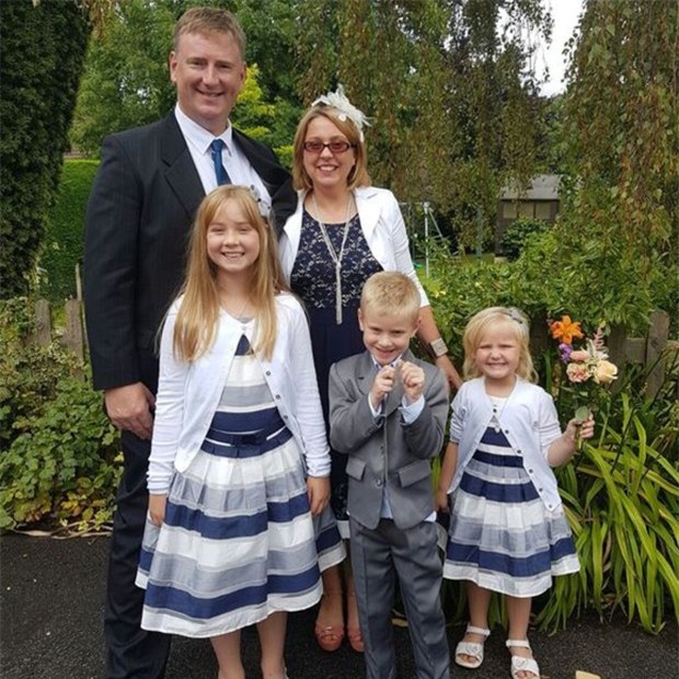 Chủ quan khi bị cảm lạnh, người đàn ông phải cắt bỏ cả tứ chi-1