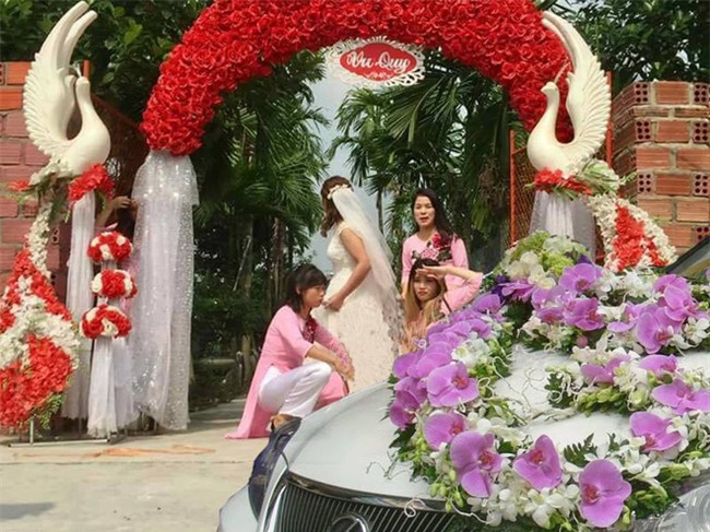 Nhờ dân mạng sửa ảnh cho đỡ sứt mẻ tình chị em, 4 cô gái lặng câm với series chế cười đau ruột - Ảnh 11.