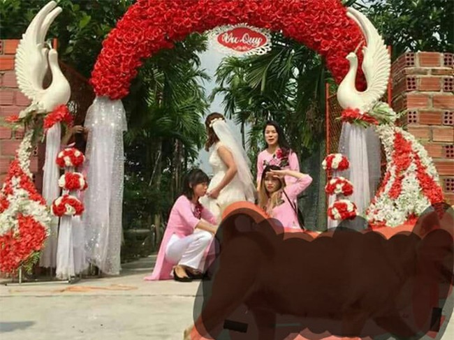 Nhờ dân mạng sửa ảnh cho đỡ sứt mẻ tình chị em, 4 cô gái lặng câm với series chế cười đau ruột - Ảnh 17.