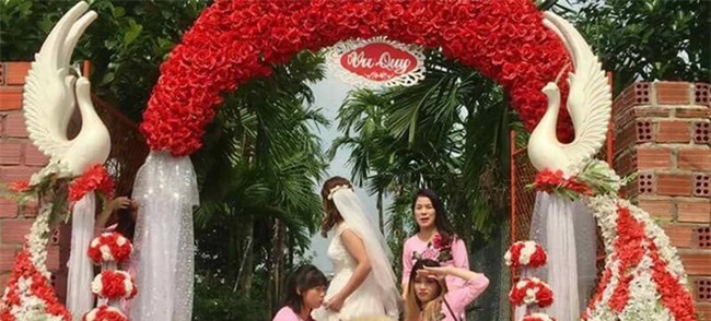 Nhờ dân mạng sửa ảnh cho đỡ sứt mẻ tình chị em, 4 cô gái lặng câm với series chế cười đau ruột - Ảnh 5.