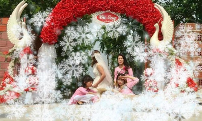 Nhờ dân mạng sửa ảnh cho đỡ sứt mẻ tình chị em, 4 cô gái lặng câm với series chế cười đau ruột - Ảnh 6.