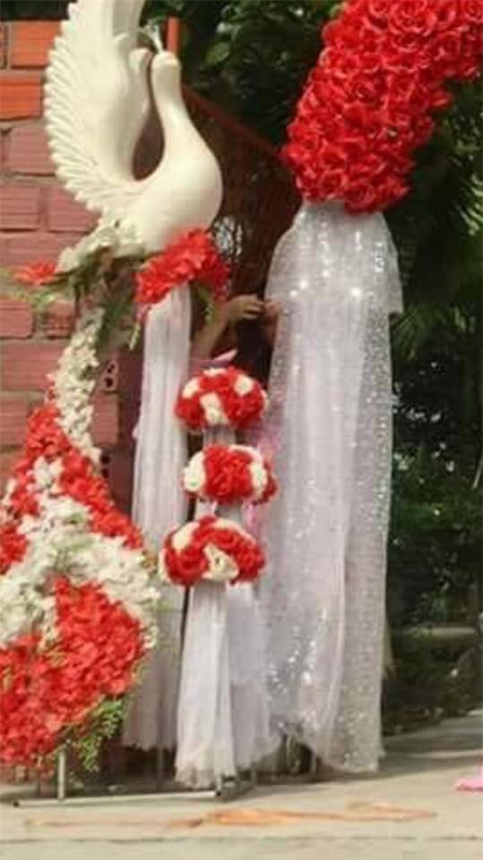 Nhờ dân mạng sửa ảnh cho đỡ sứt mẻ tình chị em, 4 cô gái lặng câm với series chế cười đau ruột - Ảnh 8.