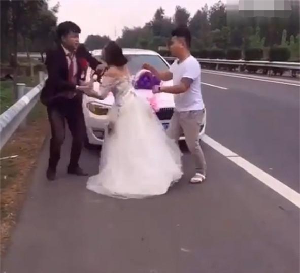 Can tội mặc váy sexy để chụp ảnh cưới, cô nàng bị người yêu đấm ngay giữa studio - Ảnh 2.