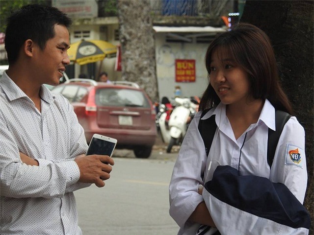 thay hieu truong don, chao hoc sinh o cong truong: “nhieu luc toi van cam thay chanh long” - 4