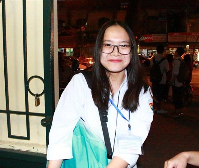 thay hieu truong don, chao hoc sinh o cong truong: “nhieu luc toi van cam thay chanh long” - 6