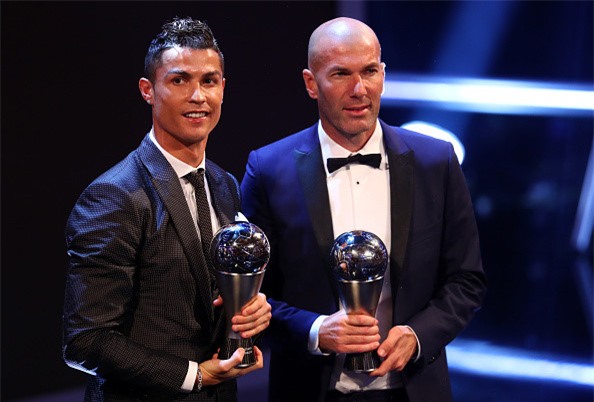 Ronaldo cam on Messi, Neymar sau khi nhan giai The Best hinh anh 6