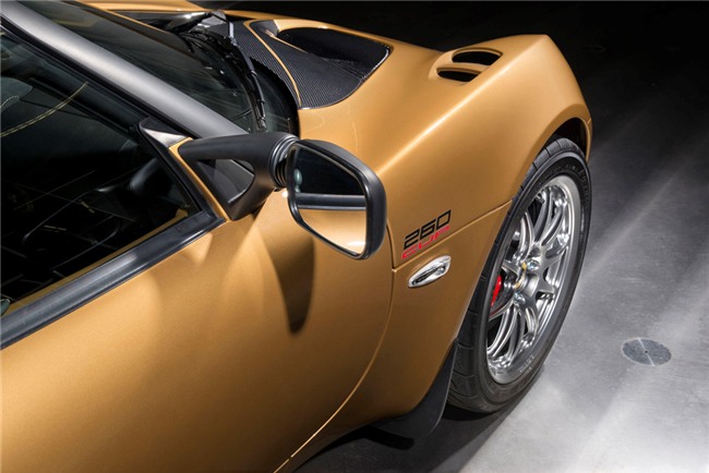 Lotus ky niem 70 nam thanh lap bang Elise Cup 260 hinh anh 5