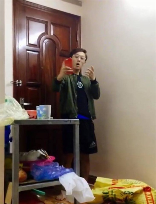 Thanh niên sống ảo thay cả núi quần áo một lúc chỉ để có một chiếc clip đẹp đăng Facebook - Ảnh 2.