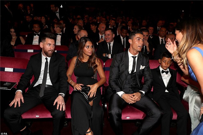 Antonella và Georgina cùng khoe bụng bầu trong đêm Gala The Best 2017 - Ảnh 3.