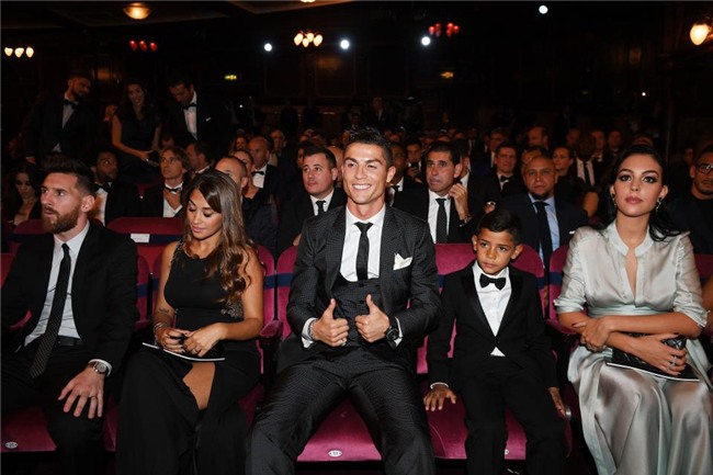 Antonella và Georgina cùng khoe bụng bầu trong đêm Gala The Best 2017 - Ảnh 6.