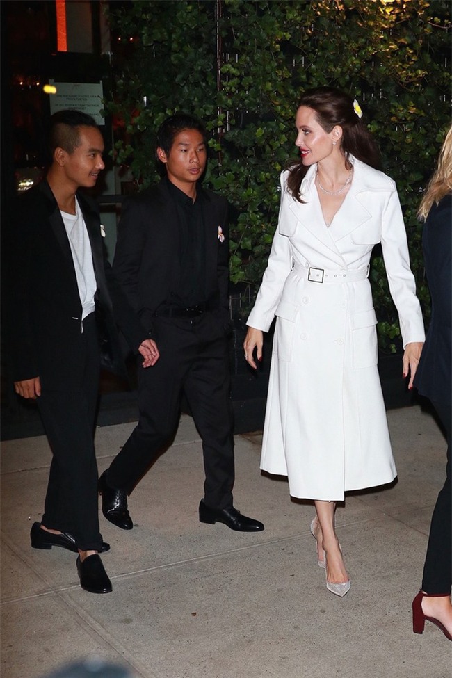 2 bí kíp đơn giản giúp định hình gu thời trang thanh lịch mà chẳng sợ lỗi mốt từ Angelia Jolie - Ảnh 3.