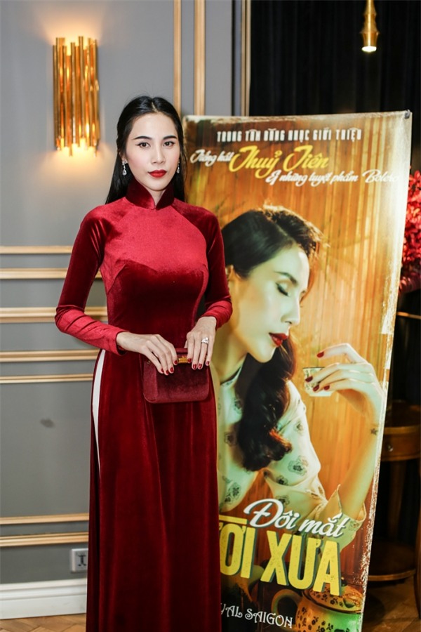 Công Vinh và mẹ ngủ gật khi nghe Thủy Tiên hát bolero-1